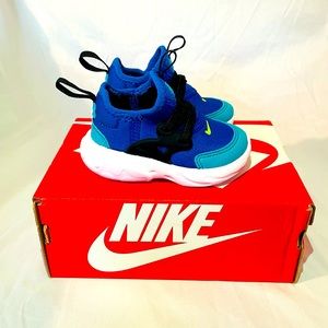 Nike react presto kids sneaker size 4c.NWT
